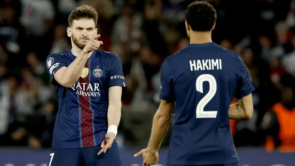 Khvicha Kvaratskhelia celebra si tanto ante el Bayern